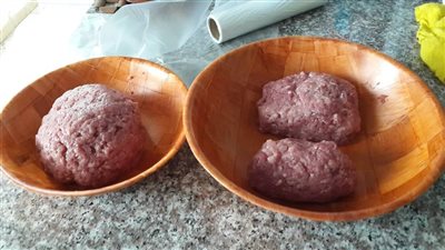 للمرأة العاملة.. طريقة سهلة لـ«تفريز» اللحم المفروم