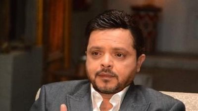 محمد هنيدي يبدأ ندوته بالجامعة الأمريكية بأغنية «كاجولوه»