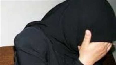 «قعدة سكر تفضح قاتل بعد شهر كامل».. قتلت زوجها ليخلو لها الجو مع عشيقها بالجيزة.. تقرير الطب الشرعي أثبت أن الوفاة طبيعية.. والعشيق يعترف بالجريمة في جلسة «حشيش»