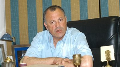 زيادة رواتب مساعدى «كوبر» في يد أبوريدة