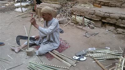 سرير الجريد بقنا.. «نومة الغلابة» و«فشخرة» أمام دوار الأعيان (صور)