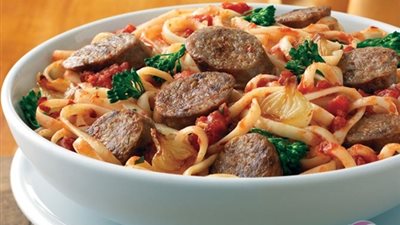 قدمى لأطفالك مكرونة بالسجق والزعفران بطريقة سلمى فؤاد