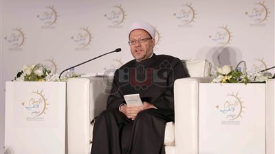 المفتي: شيخ الأزهر كان سباقا إلى دمج المجتمع المصري بكافة طوائفه