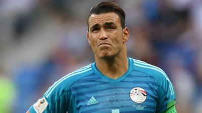 عصام الحضري يرفض الرد على تحية الجماهير قبل مواجهة المقاولون