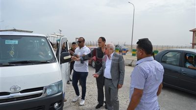 محافظ بورسعيد يضبط سيارتين أثناء محاولتهما التهريب بمنفذ الجميل (صور)