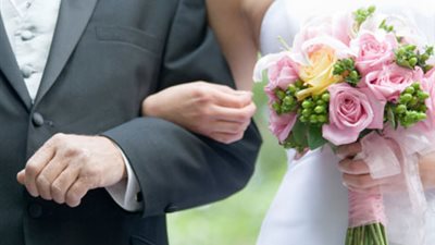 فى اختيار الشريك.. الفتاة حائرة بين 