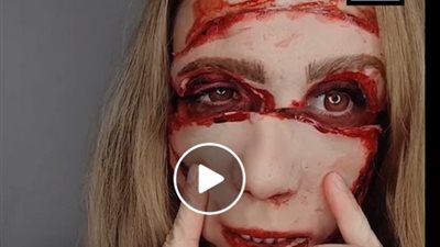 امرأة تزيل نصف وجهها بالمكياج بمناسبة الهالوين (فيديو)