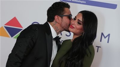 أحمد الفيشاوي: أحب زوجتي وأتمنى أعيش معاها باقي العمر.. لا أتعمد إثارة الجدل.. اعتدت على شرب الخمر.. والدي «كويس وبيخرج وعايش حياته».. وأحضر لأول فيلم «زومبي» في مصر