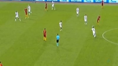 روما يتقدم على سسكا موسكو 2/0 بالشوط الأول (فيديو)