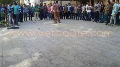 طلاب الإرهابية يتظاهرون بـ