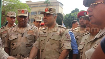 بالصور.. قائد المنطقة العسكرية يتفقد لجان كلية رياض الأطفال بالدقي