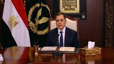 «الداخلية» تُبعد فلسطينيا خارج البلاد حرصا على الصالح العام