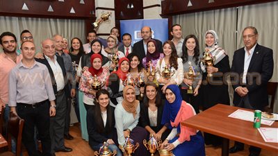 البنك التجاري الدولي يمنح لاعبي نادي الصيد شهادات تقدير