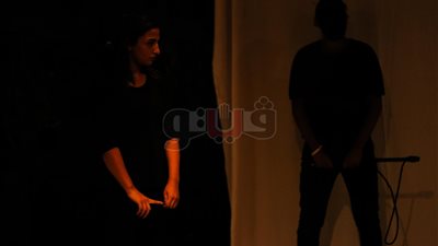 «نهاوند» تعرض «الهوامش» وسط تفاعل الجمهور على مسرح الساقية (صور)