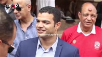 بالفيديو.. أحمد عيد مرشح المصريين الأحرار يحيي أنصاره أمام لجنة بإمبابة