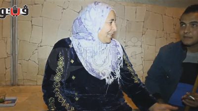 بالفيديو.. مواطنون يوزعون الكعك احتفالًا بالاستفتاء