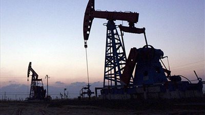 الخام الأمريكي يتراجع لأدنى مستوى منذ يونيو 2012