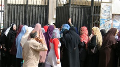 قوات الأمن تطلب من الناخبين مغادرة لجان الجامعة العمالية