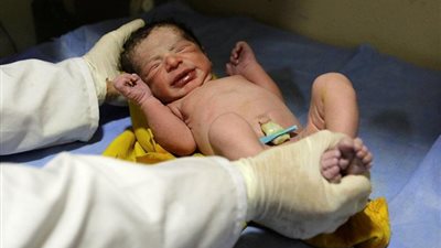 انخفاض أعداد المواليد 27 ألفا خلال أغسطس..مستشار علاقات أسرية: الظروف أجبرت الأهالي على تنظيم الأسرة.. ليلى عبد المجيد: تأثير حملات التنظيم يحتاج لدراسات علمية.. وينبغي تفادي عواقب هيمنة الإعلام الخاص