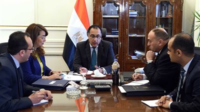 مدبولي يتابع مع وزيرة التضامن مشروع مجمع خدمات الأسرة والطفولة بالأسمرات