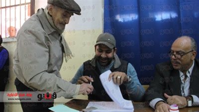 مصر تواصل الاستفتاء على «دستور الثورة».. لجان الاقتراع تستقبل الناخبين 9 صباحًا.. «الرئاسة»: اليوم آخر موعد للتصويت.. «الصحة»: استمرار حالة الطوارئ وتمركز الإسعاف أمام ال