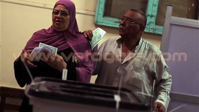 ضبط مواطن أثناء توجيه الناخبين بإحدى اللجان في الأقصر