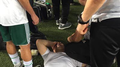 إصابة حسام حسن بطوبة في الرأس ونقله للمستشفى بالكونغو (صور)