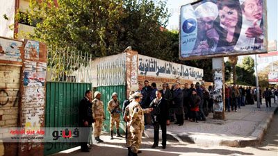 توافد الناخبين على لجان الاستفتاء بالدقي