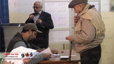 توافد الناخبين للتصويت على الدستور في أسيوط