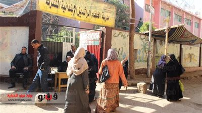بالفيديو والصور.. إقبال كثيف من المواطنين على لجان الاستفتاء بالهرم والجيزة