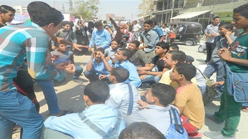 طلاب المدارس -صورة