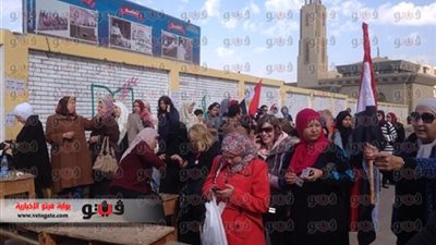 مسيرة لسيدات باب الشعرية لحث الرجال على المشاركة في الاستفتاء