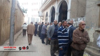 بالصور.. توافد المواطنين على لجان الاستفتاء بالغربية