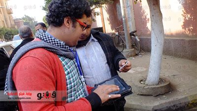 بالصور.. متطوعون لخدمة الأهالي أمام لجان الاستفتاء بالمنوفية