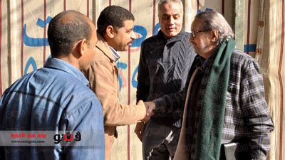 بالصور.. نور الشريف يصوت بـ « نعم» على الدستور