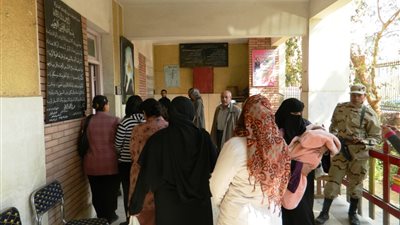 بالصور.. محافظ أسيوط: الإقبال الكثيف أفشل مخطط الإخوان