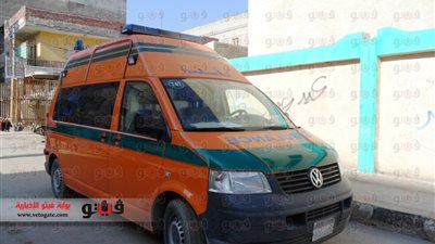 سيارة إسعاف مجهزة تنقل قعيدا من منزله للجنة الاستفتاء بالعريش