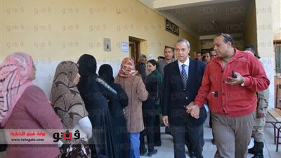 بالصور.. محافظ قنا: نسبة التصويت وصلت إلى 30 %