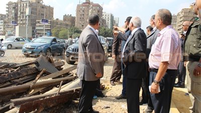 بالفيديو والصور.. إزالة قضبان مترو مصر الجديدة بـ