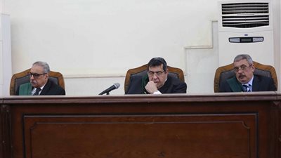 تأجيل محاكمة 215 متهما بقضية 