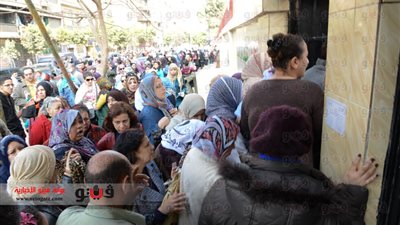 «لجان الاستفتاء بناهيا تتحول لثكنات عسكرية».. أفراد الجيش يعتلون أسطح البنايات.. الإقبال على التصويت بين «الضعيف والمتوسط».. والأهالي منقسين حول المتسبب في أحداث العنف أمس