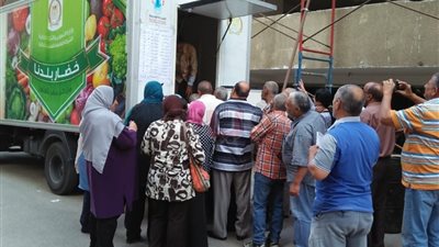 البطاطس بـ9.25 والطماطم بـ8 جنيهات في منافذ وزارة التموين المتنقلة (صور)