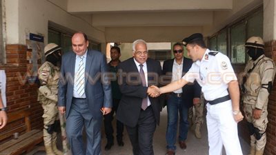 بالفيديو والصور.. محافظ القاهرة يدلى بصوته في لجنة الأورمان بالجيزة
