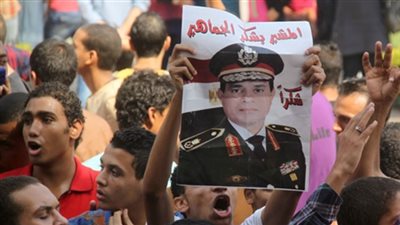 وقفات مؤيدة للدستور أمام لجان الاستفتاء بالدقي