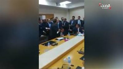 عراك وشتائم بين نائبين في البرلمان الأردني (فيديو)