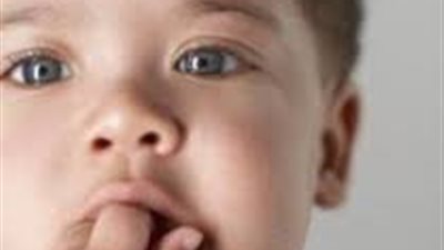 7 طرق تخلص طفلك من عادة مص الأصابع