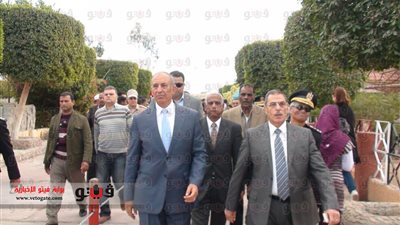 محافظ البحر الأحمر يتفقد لجان الاستفتاء على الدستور