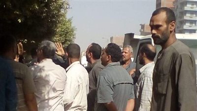 عمال النظافة لمحافظ الغربية: «مش عارفين نعيش وعاوزين حقوقنا»