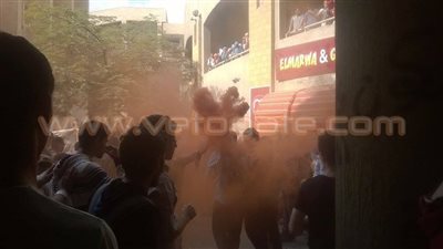 بالصور .. طلاب الإخوان يطلقون الألعاب النارية بجامعة حلوان