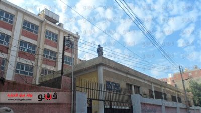 شاب يحاول تسلق سور لجنة الاستفتاء بسمنود